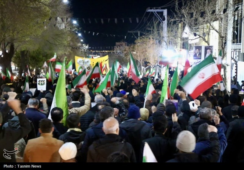 موج 25 حماسه خیابان در شهرکرد و تشییع پیکر مطهر شهید آرمان عباسی+تصویر / اخبار چهارمحال و بختیاری - اخبار استانها