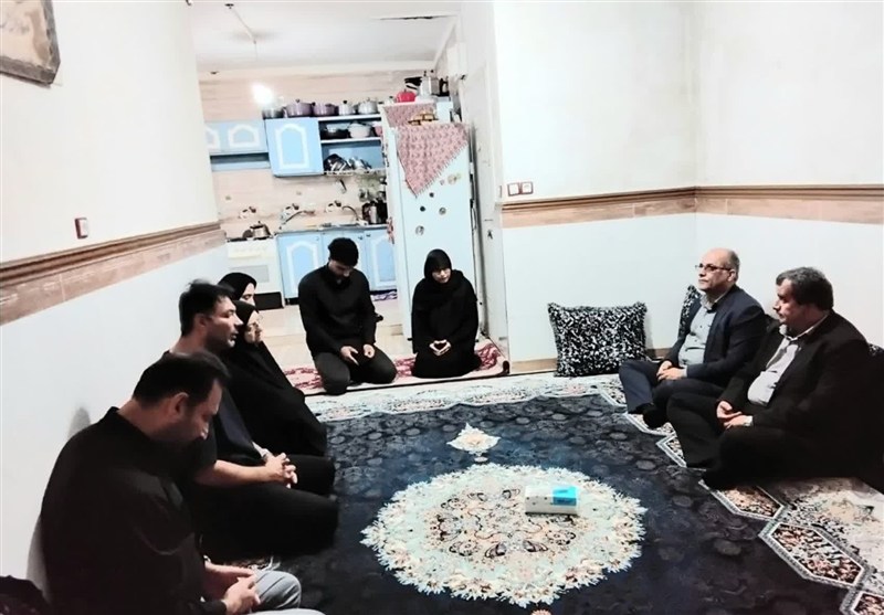 دیدار مدیرکل بنیاد شهید بوشهر با خانواده شهید اقتدار محمدرضا کرمی / اخبار بوشهر - اخبار استانها