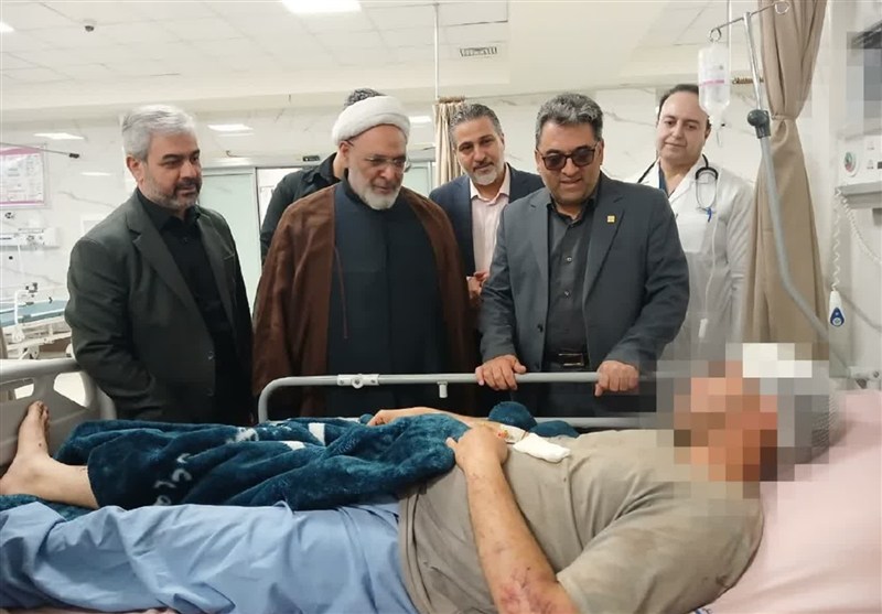 رئیس‌کل دادگستری سمنان بر بالین مجروحان حملات تروریستی دیروز حاضر شد / اخبار سمنان - اخبار استانها