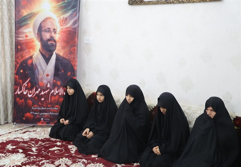 تجلیل امام جمعه همدان از خانواده شهید حجت الاسلام خاکسار / اخبار همدان - اخبار استانها