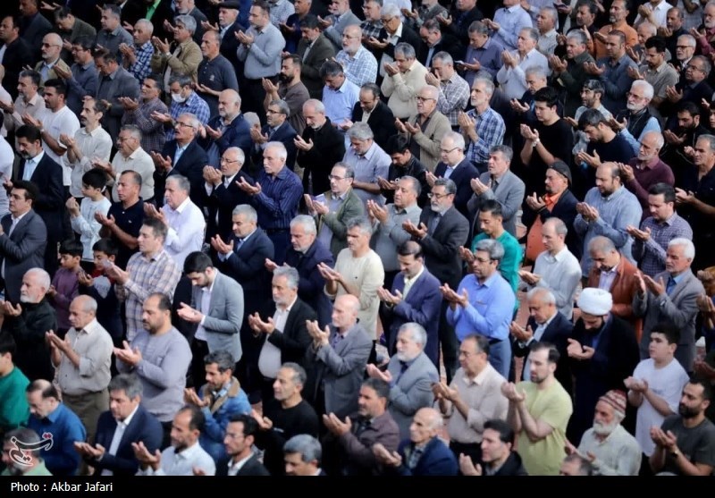 اقامه باشکوه نماز عید فطر در قزوین+ 14 مسیر اتوبوس / اخبار قزوین - اخبار استانها