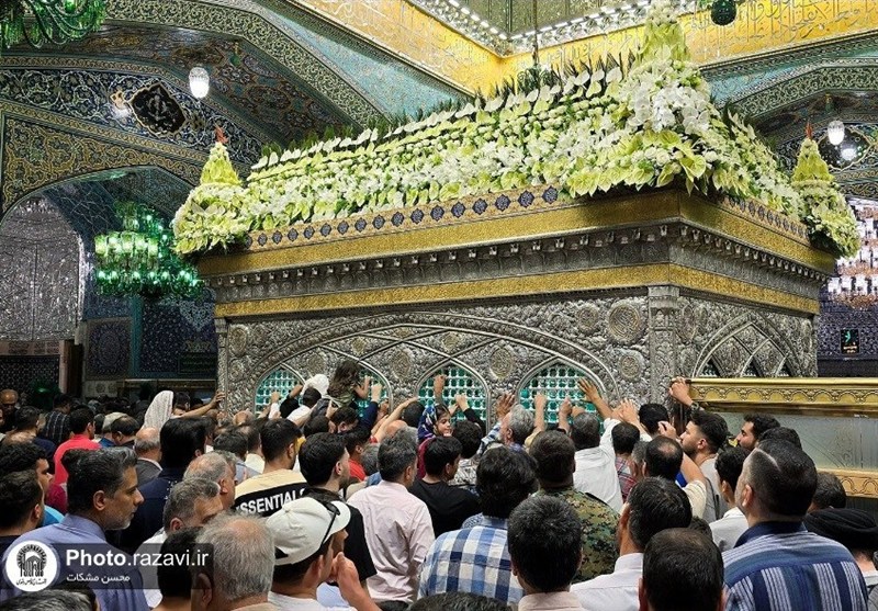 روضه منوره رضوی در عیدغدیر معطر به گل‌های تازه شد+عکس / اخبار خراسان رضوی - اخبار استانها
