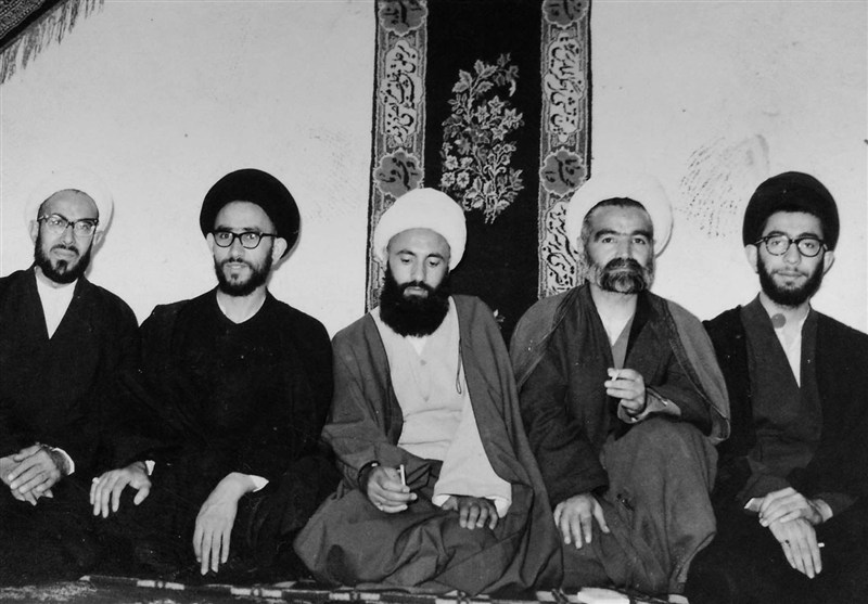 خاطرات رهبر شهید درباره عادت جالبی که ایشان در مساجد مشهد باب کردند / جدیدترین اخبار مرتبط با آیت الله امام خامنه‌ای - اخبار حوزه امام و رهبری