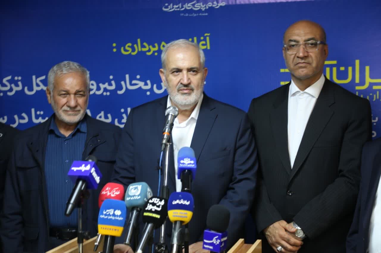 ظرفیت نیروگاههای خورشیدی ایران تا پایان سال به ۱۲ هزار مگاوات میرسد / نیروگاه خورشیدی , وزیر نیرو , ظرفیت تولید , انرژی تجدیدپذیر , مگاوات