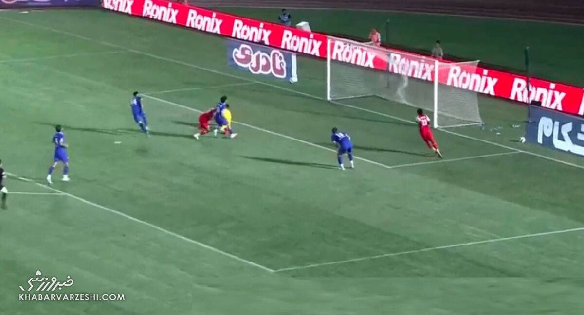 پرسپولیس با گل شهرآبادی در ثانیه‌های پایانی صدرنشین لیگ شد / پرسپولیس , استقلال خوزستان , لیگ برتر , پوریا شهرآبادی , صدرنشینی