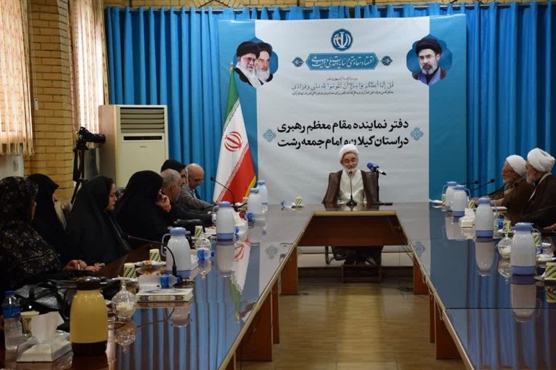هدایای متبرک آیت‌الله سیستانی به خانواده شهدای جنگ در گیلان اهدا شد / اخبار گیلان - اخبار استانها