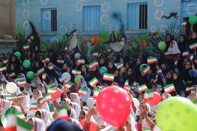 توزیع 2 هزار پرچم جمهوری اسلامی در مدارس اهواز / اخبار خوزستان - اخبار استانها