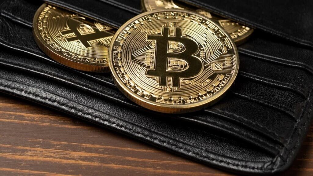 فعال شدن چهار کیف پول بیت‌کوین پس از سال‌ها غیرفعال بودن / بیت‌کوین , کیف پول , ارز دیجیتال , فعال‌سازی , جابه‌جایی ارز
