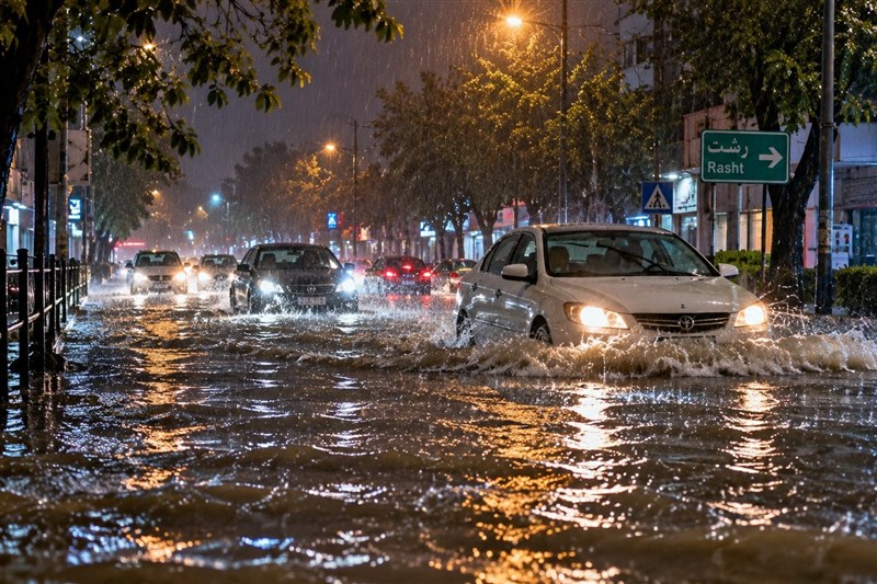 بارش شدید گیلان؛ آبگرفتگی معابر رشت و خسارت جزئی به 2 خودرو در تالش / اخبار گیلان - اخبار استانها
