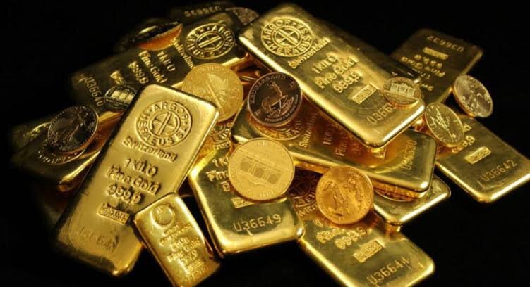 طلا در آستانه ثبت سومین افت هفتگی با تقویت انتظارات افزایش نرخ بهره آمریکا / طلا , قیمت طلا , نرخ بهره آمریکا , افت هفتگی طلا , بازار جهانی